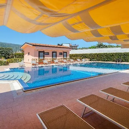 Alojamento de Turismo Rural Il Giardino Country With Pool *