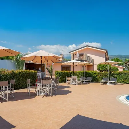 Farm stay Il Giardino Country Holiday With Pool *