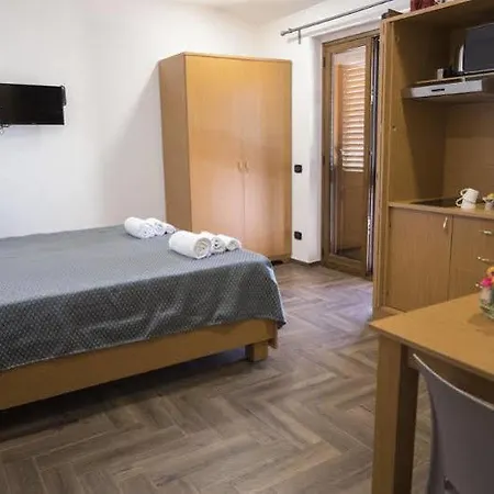 Farm stay Il Giardino Country Holiday With Pool